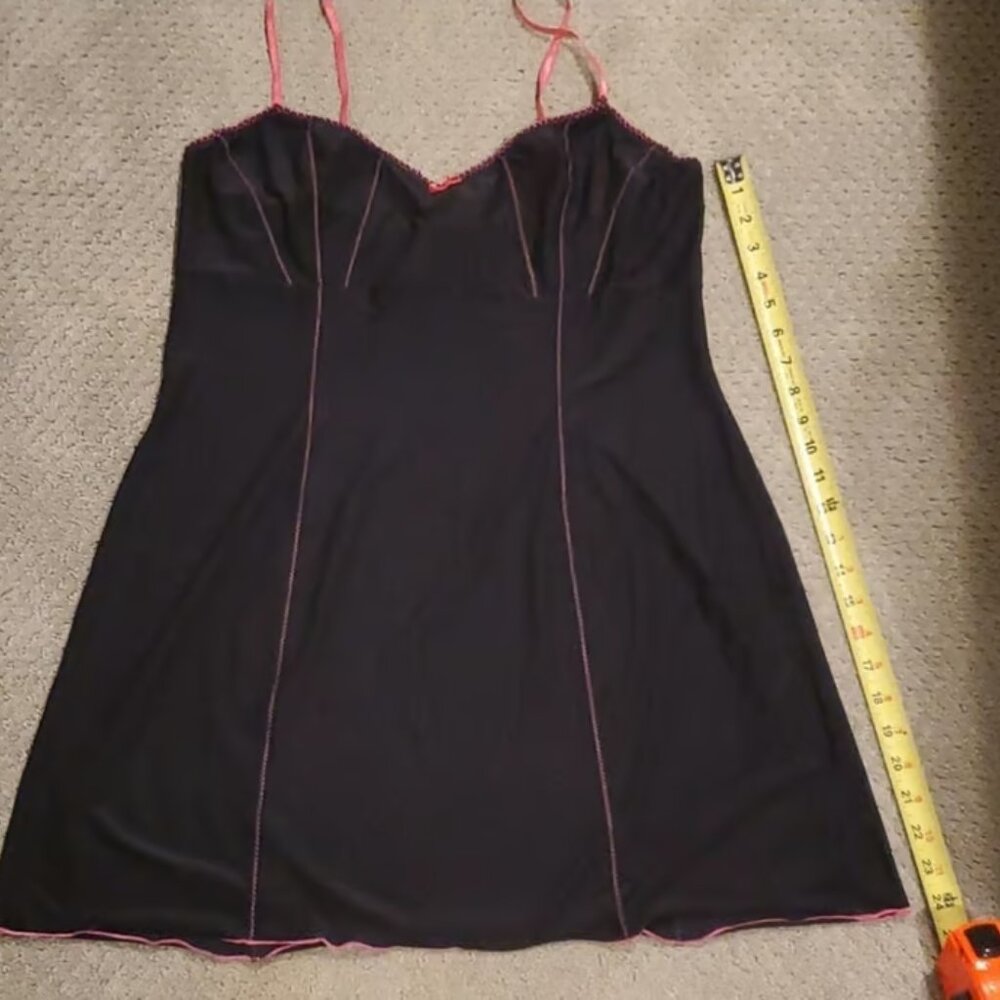NEW AMBRIELLE NIGHTIE NEW Black with hot pink trim. size XL